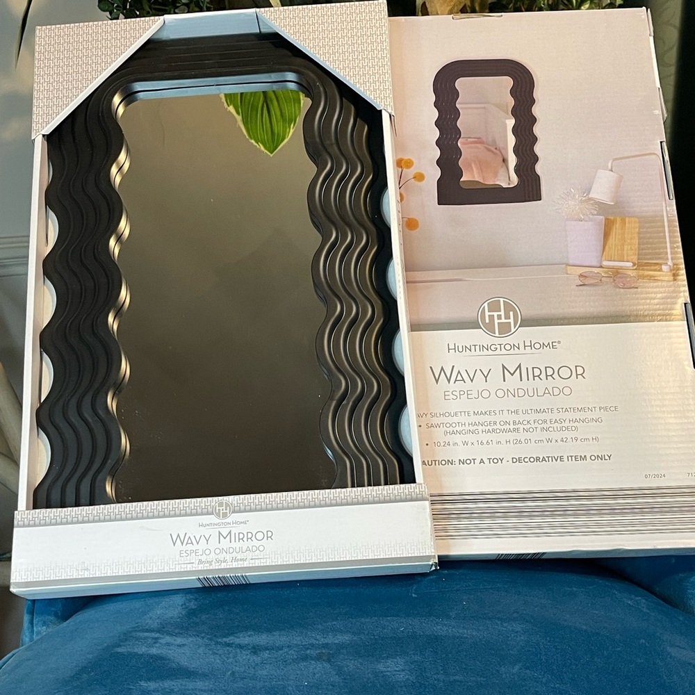 Huntington Home Black Wavy Mirror